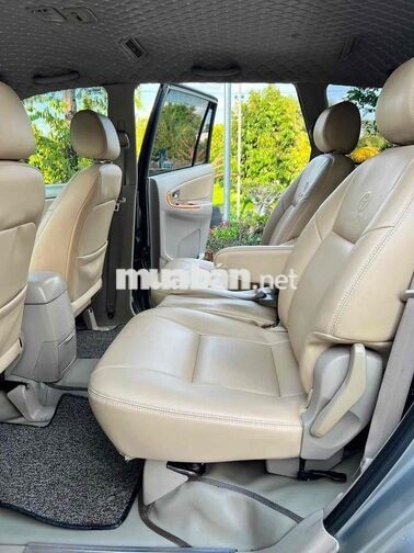 Toyota Innova RS 2011 Bạc
