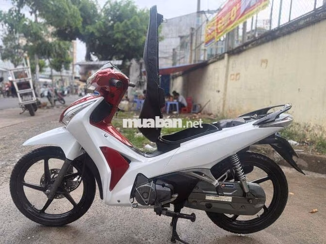 Honda Future 2015 Trắng đỏ Việt Nam