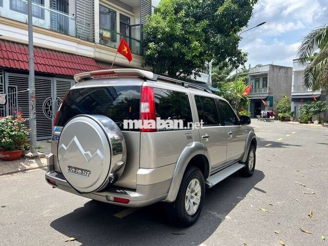Bán Ford Everest 2007MT 7 Chổ Rộng Rãi