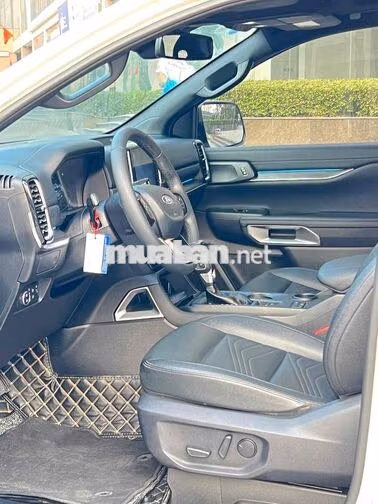 Ford Everest Titanium 2023 Trắng 7 chỗ