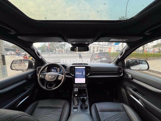 Ford Everest Titanium 2023 Trắng 7 chỗ