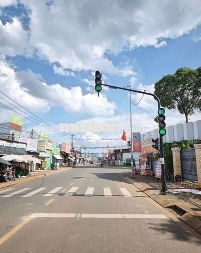 Đất nền Bình Lộc Đường Bê tông 16m với 135m2 thổ cư sổ riêng.