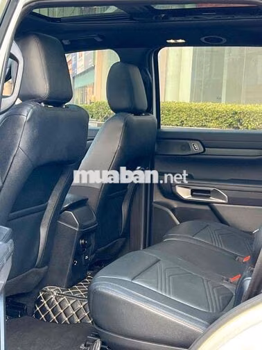 Ford Everest Titanium 2023 Trắng 7 chỗ