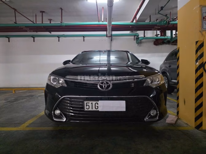 Cấn bán gấp xe Toyota - Camry 2.5Q màu đen, sản xuất tháng 03/2017 .