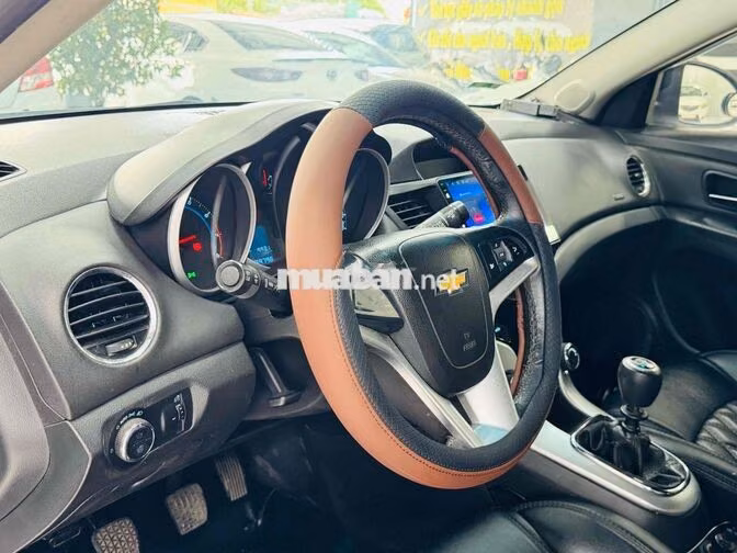 Chevrolet Cruze 2017 Trắng 5 chỗ