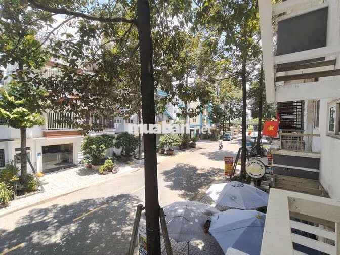 Cho thuê nhà Unitown TP mới Bình Dương 120m2 5PN full nội thất