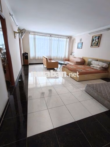 NGANG 10M NHÀ 7 TẦNG SÀN SUỐT CÓ THANG MÁY NHÀ MỚI GIÁ 90TR/THÁNG