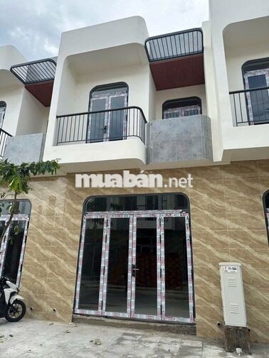 Nhà mới xây kế chợ trung tâm TP Tân Uyên