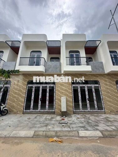 Nhà mới xây kế chợ trung tâm TP Tân Uyên