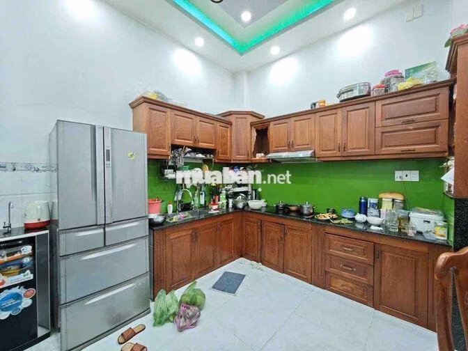 NHÀ ĐẸP CHINH CHỦ BÁN GẤP ĐI MỸ , TẶNG HẾT NỘI THAT CAO CẤP