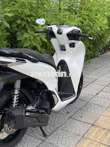 Honda SH 160 2024 Trắng 6.500km bán hay gl