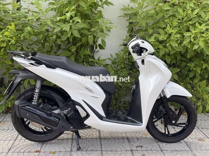 Honda SH 160 2024 Trắng 6.500km bán hay gl