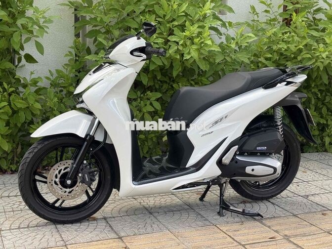 Honda SH 160 2024 Trắng 6.500km bán hay gl