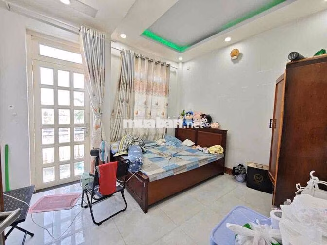 NHÀ ĐẸP CHINH CHỦ BÁN GẤP ĐI MỸ , TẶNG HẾT NỘI THAT CAO CẤP