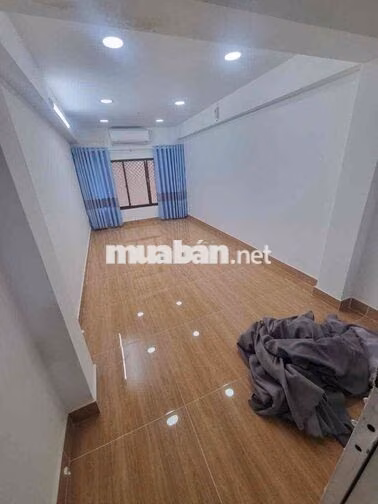 Nguyên căn 3pn 3wc hẻm Võ Văn Kiệt, Q1 1tr2l