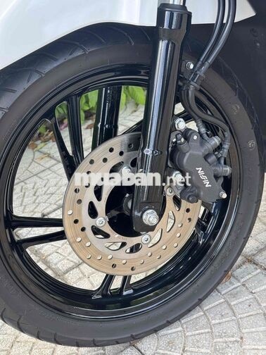 Honda SH 160 2024 Trắng 6.500km bán hay gl