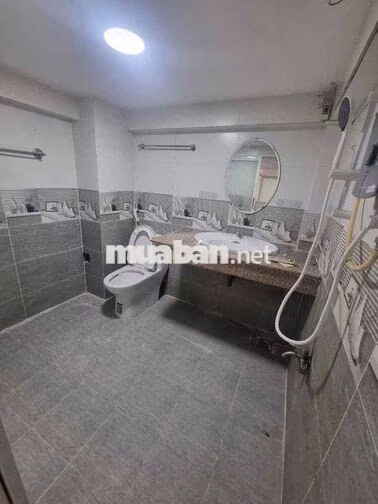 Nguyên căn 3pn 3wc hẻm Võ Văn Kiệt, Q1 1tr2l