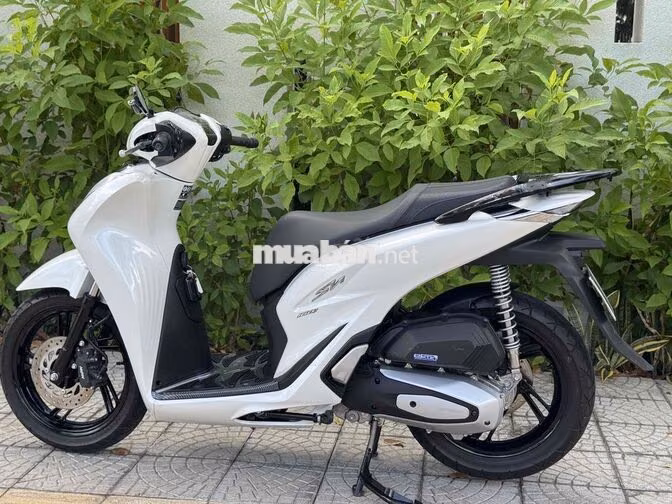Honda SH 160 2024 Trắng 6.500km bán hay gl