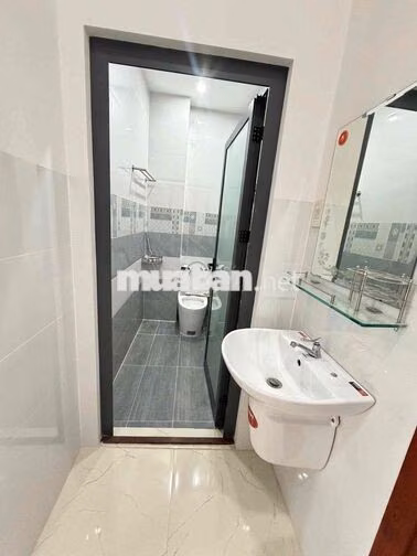 Nhà 2 lầu mới đẹp gần chợ Cầu Ván