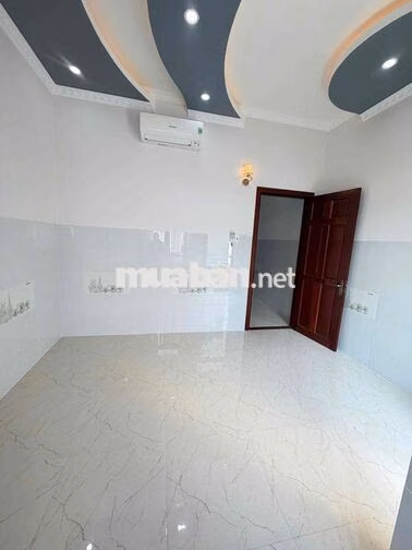Nhà 2 lầu mới đẹp gần chợ Cầu Ván