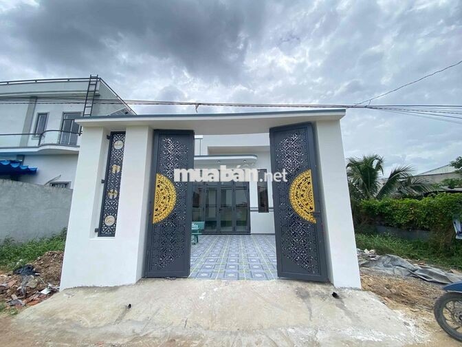 bán gấp căn nhà Ngay cầu lớn hooc môn :140m2 thổ cư - shr giá 1ty850