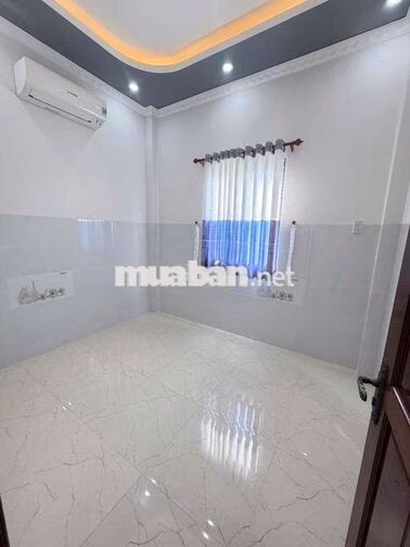 Nhà 2 lầu mới đẹp gần chợ Cầu Ván