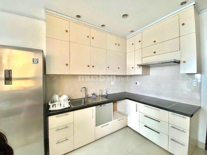 Central Plaza-Ban công, Nội thất cao cấp, 80m2 ,2PN Giá thuê 13.5 tr/t