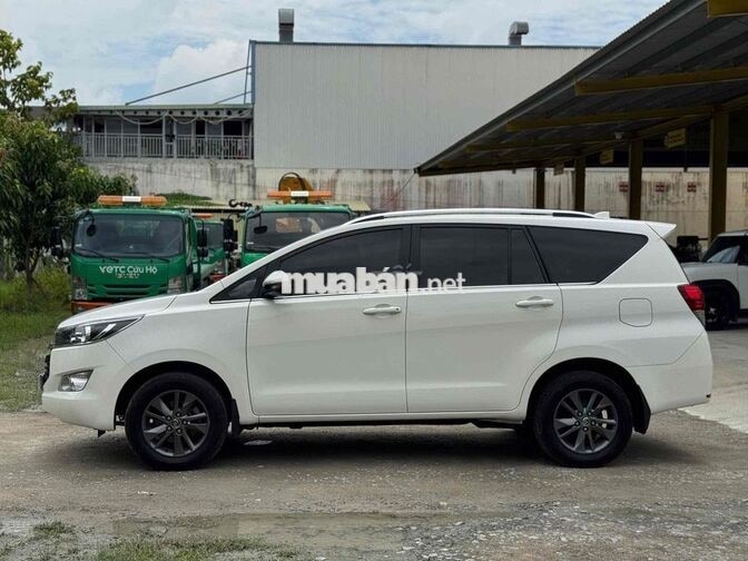 Toyota Innova 2.0G AT 2018 Trắng Tự động