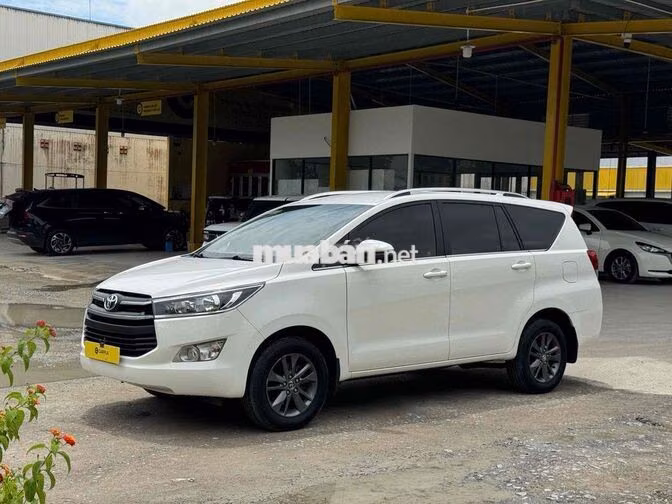 Toyota Innova 2.0G AT 2018 Trắng Tự động