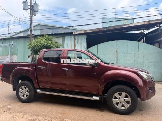 Isuzu Dmax 3.0 Dầu Đỏ