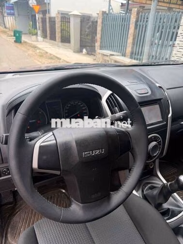 Isuzu Dmax 3.0 Dầu Đỏ