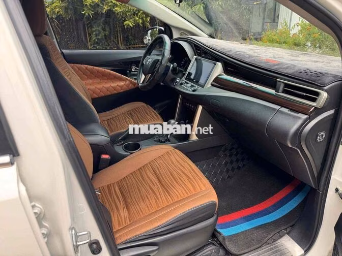 Toyota Innova 2.0G AT 2018 Trắng Tự động