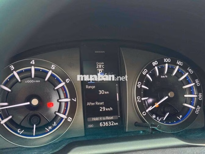 Toyota Innova 2.0G AT 2018 Trắng Tự động