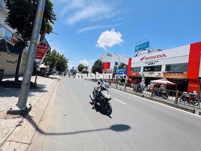 CHO THUÊ TÒA NHÀ CÓ THANG MÁY P8 GÒ VẤP NGAY NGÃ TƯ PHAN HUY ÍCH PVC