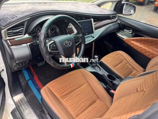 Toyota Innova 2.0G AT 2018 Trắng Tự động