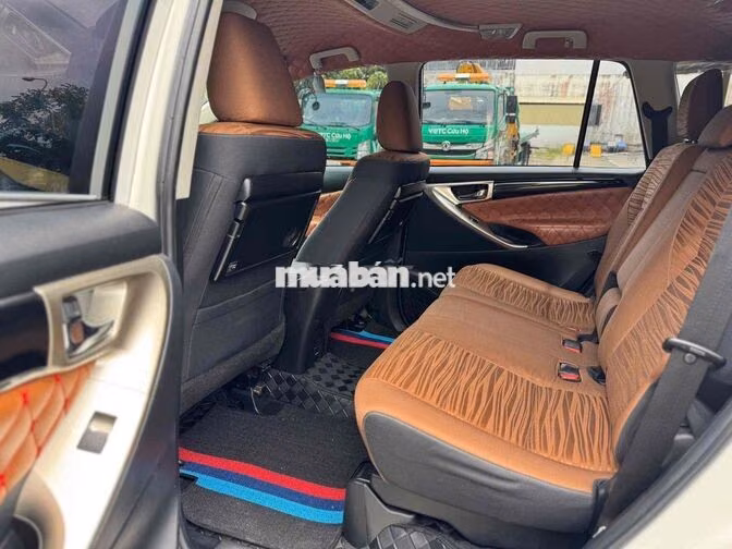 Toyota Innova 2.0G AT 2018 Trắng Tự động