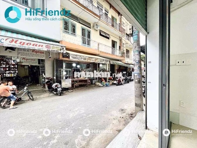 KIOT MẶT BẰNG - CÓ GÁC Ở LẠI MÁY LẠNH - NGAY CHỢ