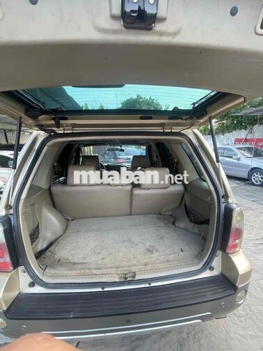 Ford Escape 5 chỗ màu Vàng cát