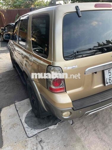 Ford Escape 5 chỗ màu Vàng cát