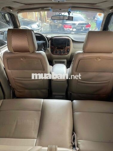 Ford Escape 5 chỗ màu Vàng cát