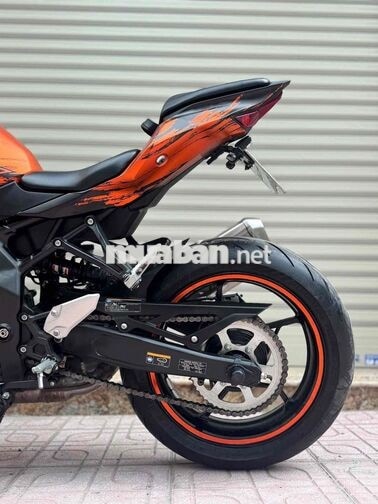Kawasaki Ninja ZX-4R ABS Cam đen xe lướt mới