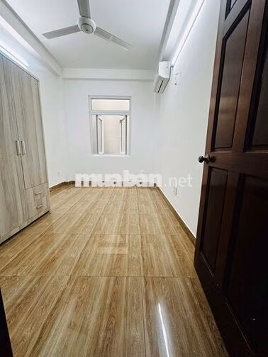 Cho thuê nhà hxh Nguyễn Trọng Tuyển 3.5x16m 3 tầng 4pn giá 23 TR TL 