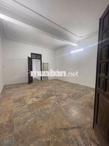 CHO THUÊ NHÀ Ô TÔ CÓ SÂN 65m2 TRƯỜNG CHINH 21tr