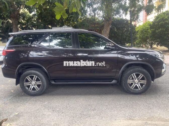 Toyota Fortuner 2022 Dầu Số tự động 73.490 km Nâu
