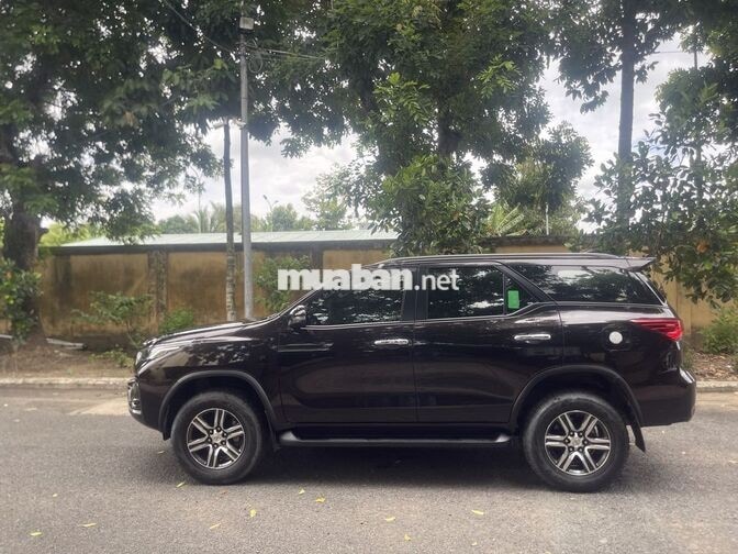 Toyota Fortuner 2022 Dầu Số tự động 73.490 km Nâu