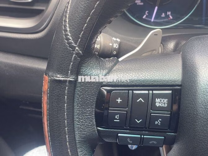 Toyota Fortuner 2022 Dầu Số tự động 73.490 km Nâu