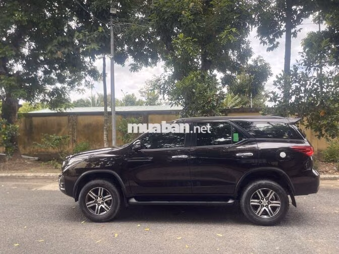 Toyota Fortuner 2022 Dầu Số tự động 73.490 km Nâu