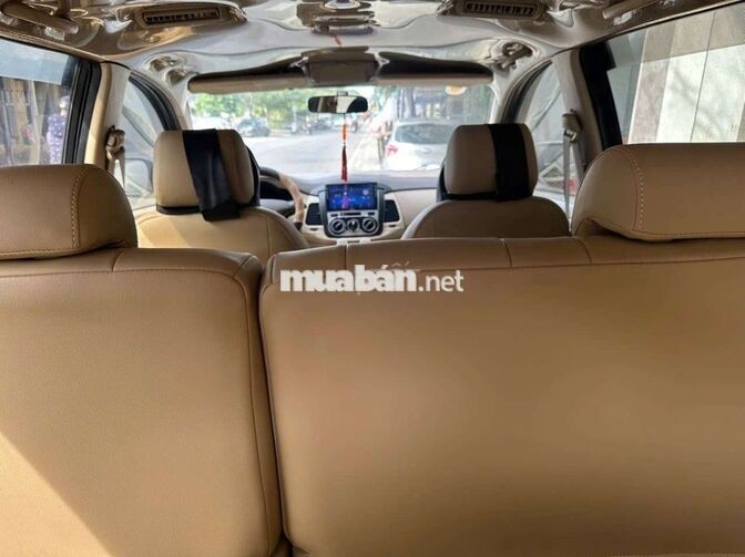 Toyota Innova 7 chỗ Số sàn Bạc