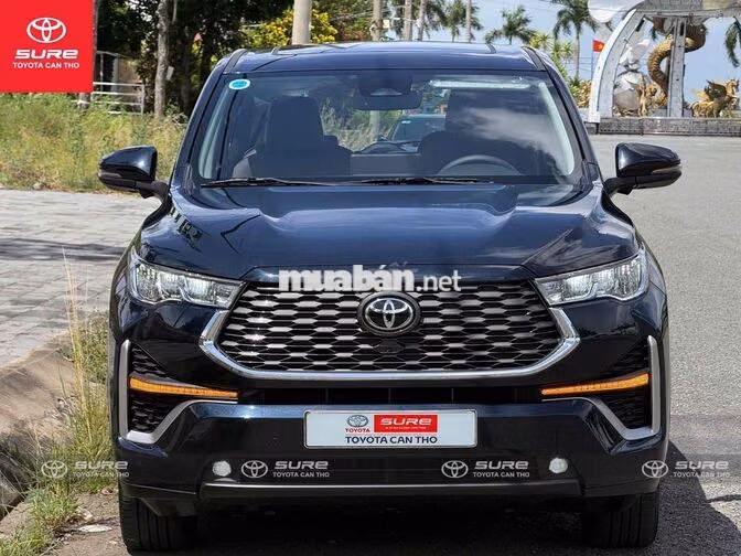 Toyota Innova Cross Hybrid 2024 Xanh đen siêu hiêm