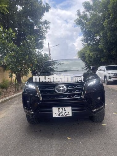 Toyota Fortuner 2022 Dầu Số tự động 73.490 km Nâu